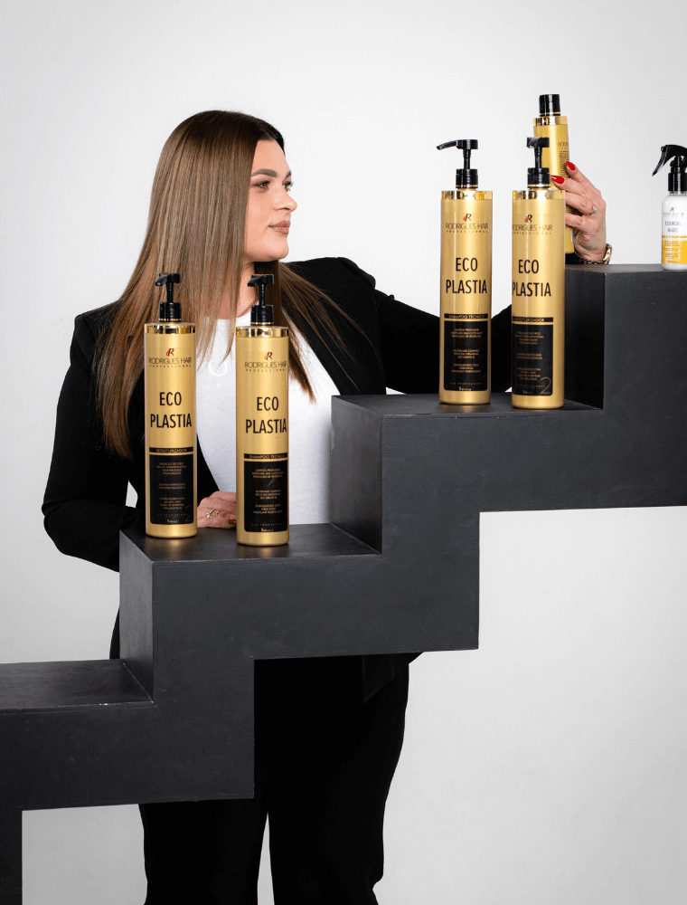 Plaukų priežiūros produktų pristatymas profesionalioje aplinkoje, akcentuojant kokybę ir estetiką